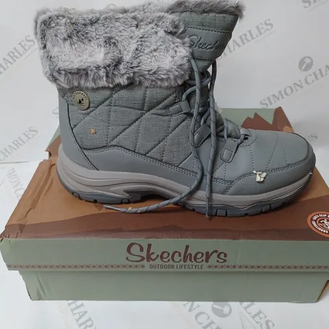 BOXED PAIR OF SKECHERS TREGO BOOTS GREY - SIZE 8