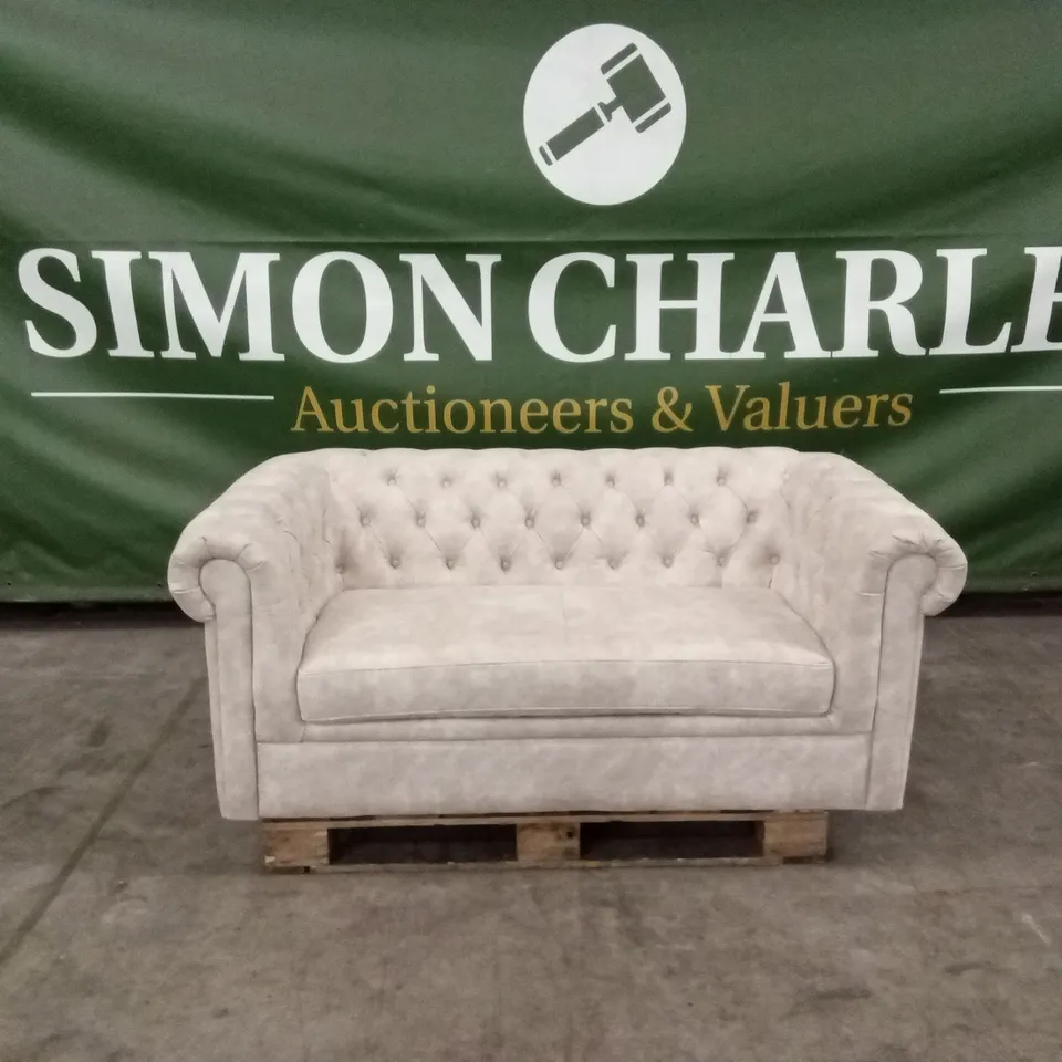 CHESTER CHESTERFIELD LEATHER LOOK 2 SEATER SOFA - PEBBLE RRP £799