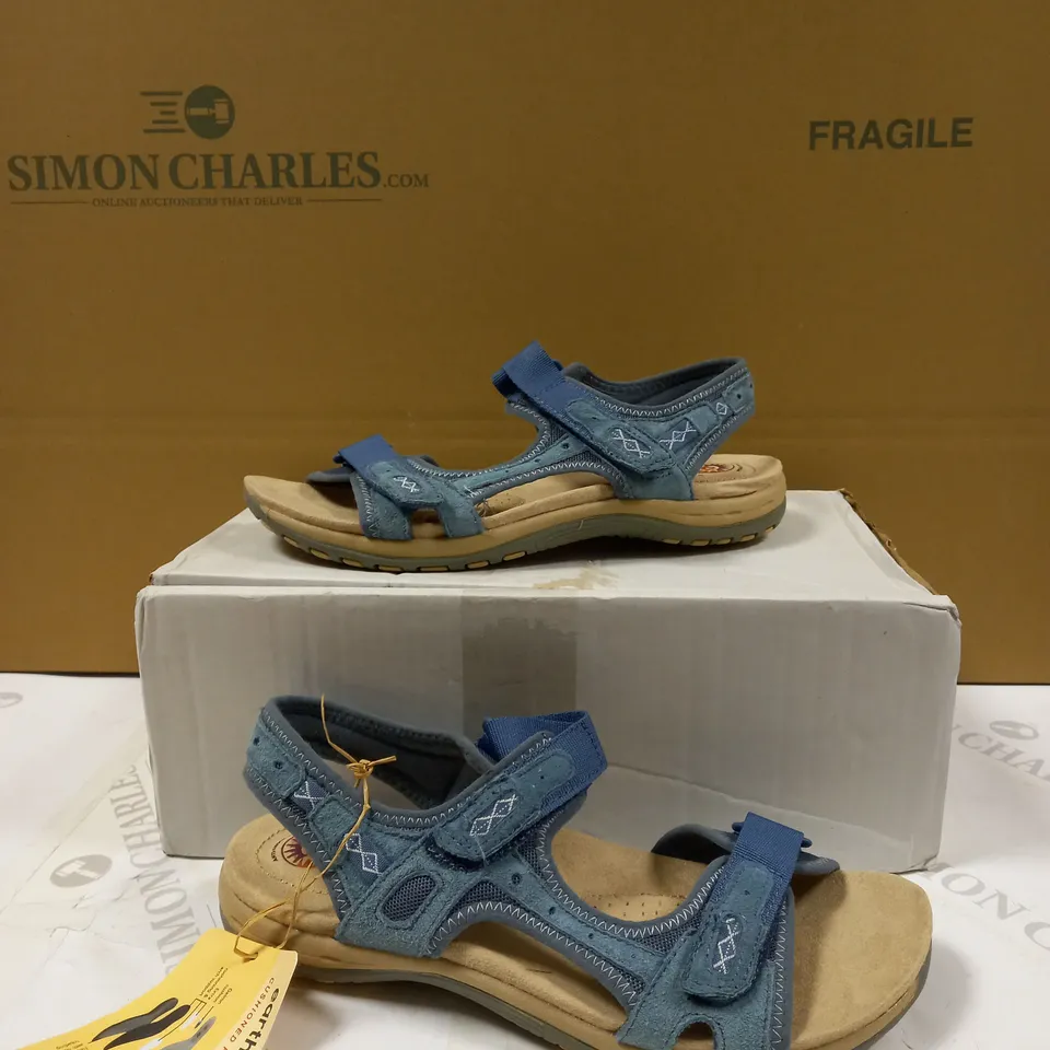 EARTH SPIRIT STRIP SANDAL SIZE 8
