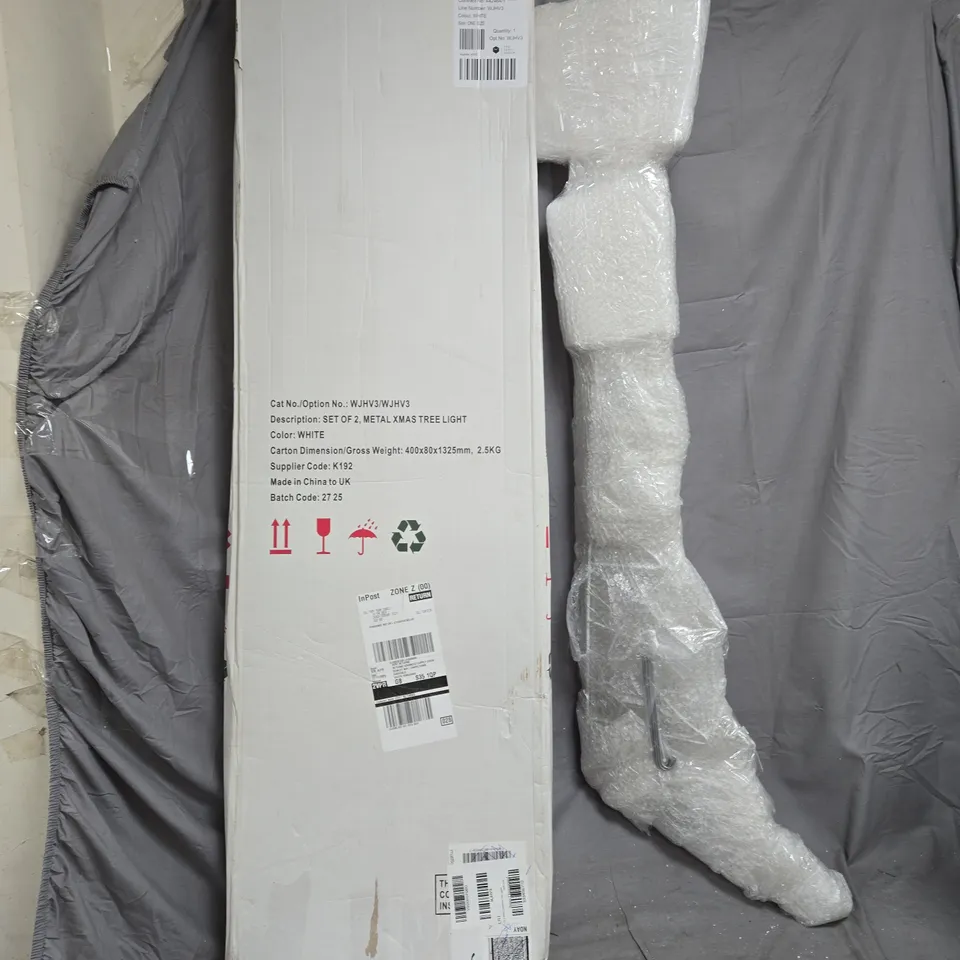 SET OF 2 METAL CHRISTMAS TREE OUTDOOR LIGHTS