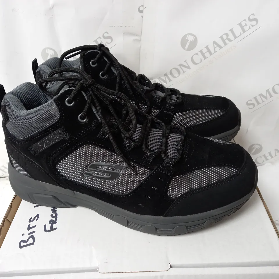 SKECHERS MEN'S OAK CANYON MID TOP LACE BOOT (BLACK)