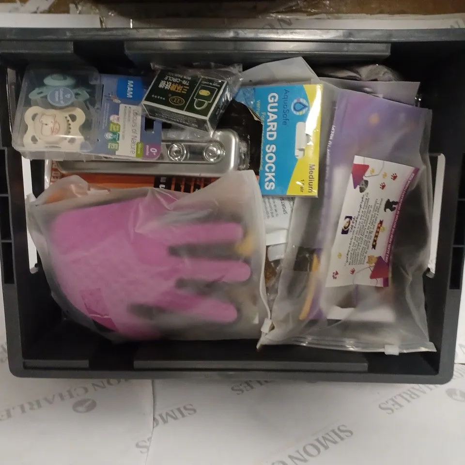 APPROXIMATELY 15 HOUSEHOLD ITEMS TO CONTAIN LED PUSH LIGHT, FABRIC GLUE, BRONZE SHOT GLASS ETC