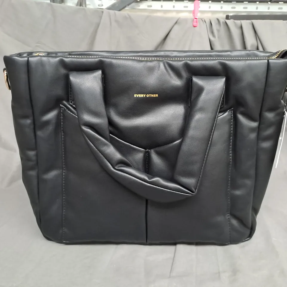 EVERY OTHER BLACK PADDED BAG 