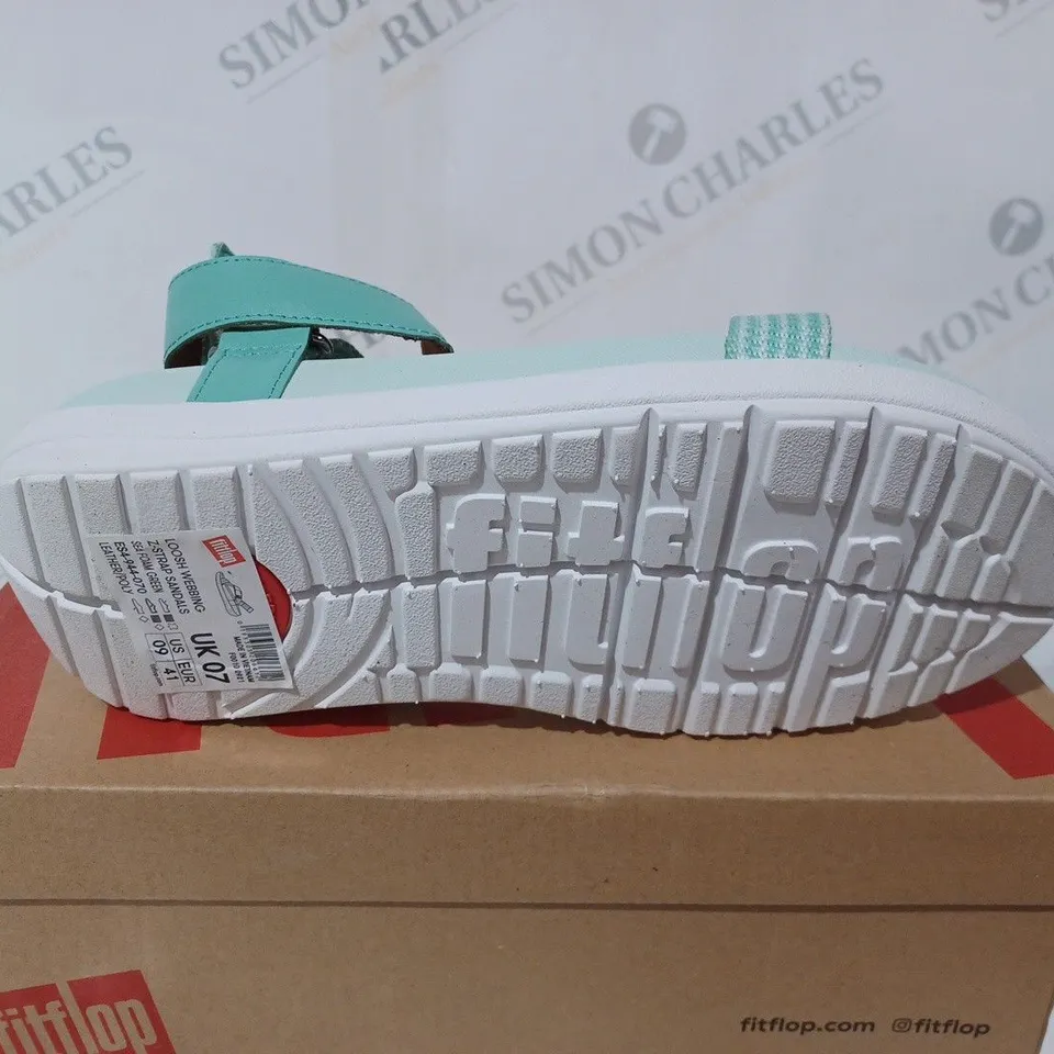 BOXED FITFLOP WALKSTAR TOE POST SANDALS IN SEA FOAM GREEN  - SIZE 7