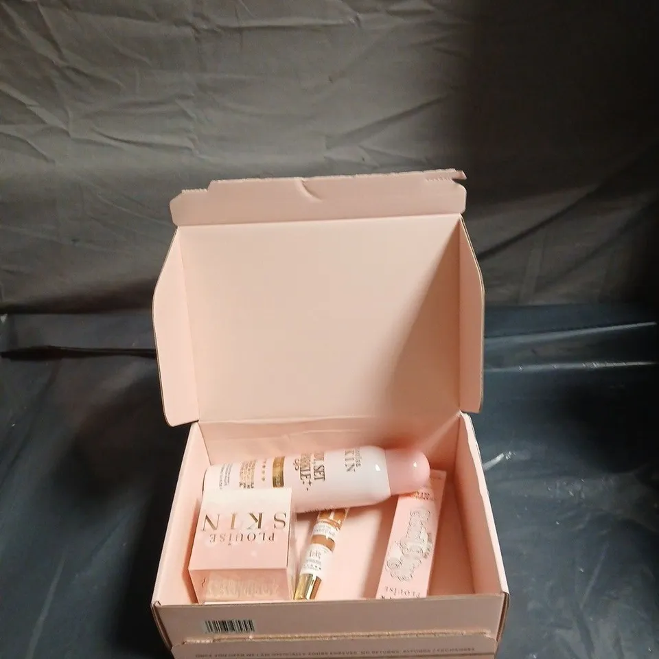 P LOUISE MAKEUP GIFT SET – PINK BOX