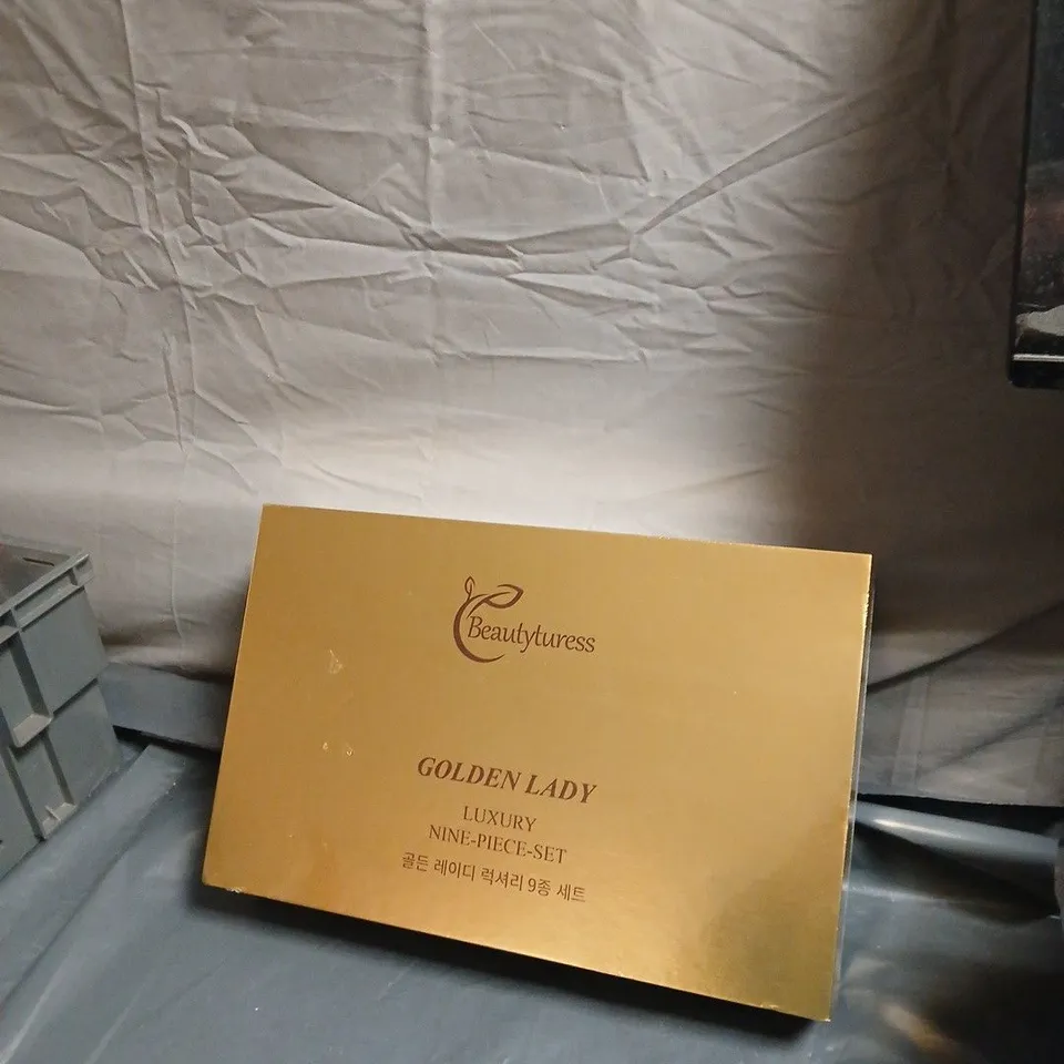 BEAUTYTURESS GOLDEN LADY LUXURY NINE-PIECE-SET