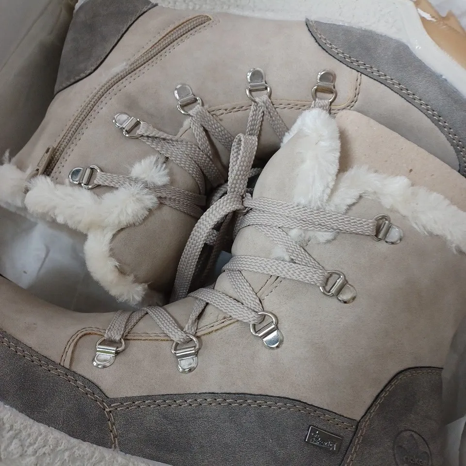 BOXED RIEKER ANTISTRESS WARM HIKING BOOTS, CREAM - SIZE 6.5 