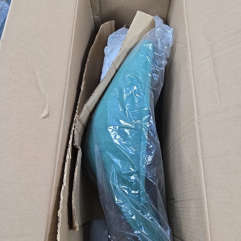 BOXED DAHLIA BAR STOOL - GREEN - COLLECTION ONLY