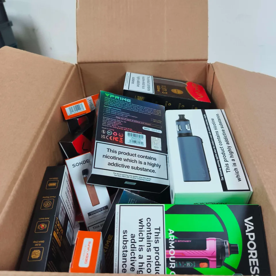 BOX OF APPROXIMATELY 30 ASSORTED E-CIGARETTES AND COMPONENTS TO INCLUDE SONDER, VAPORESSO, INNOKIN ETC