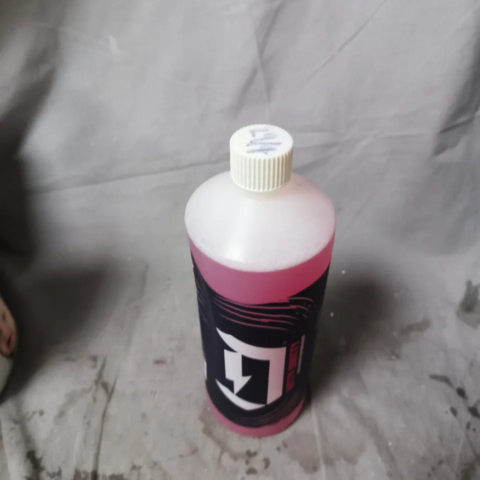 APPROXIMATELY 11 ASSORTED HOUSEHOLD LIQUIDS INCLUDING COMFORT PURE , NITTY GRITTY PRE WASH AND DUVET DAY