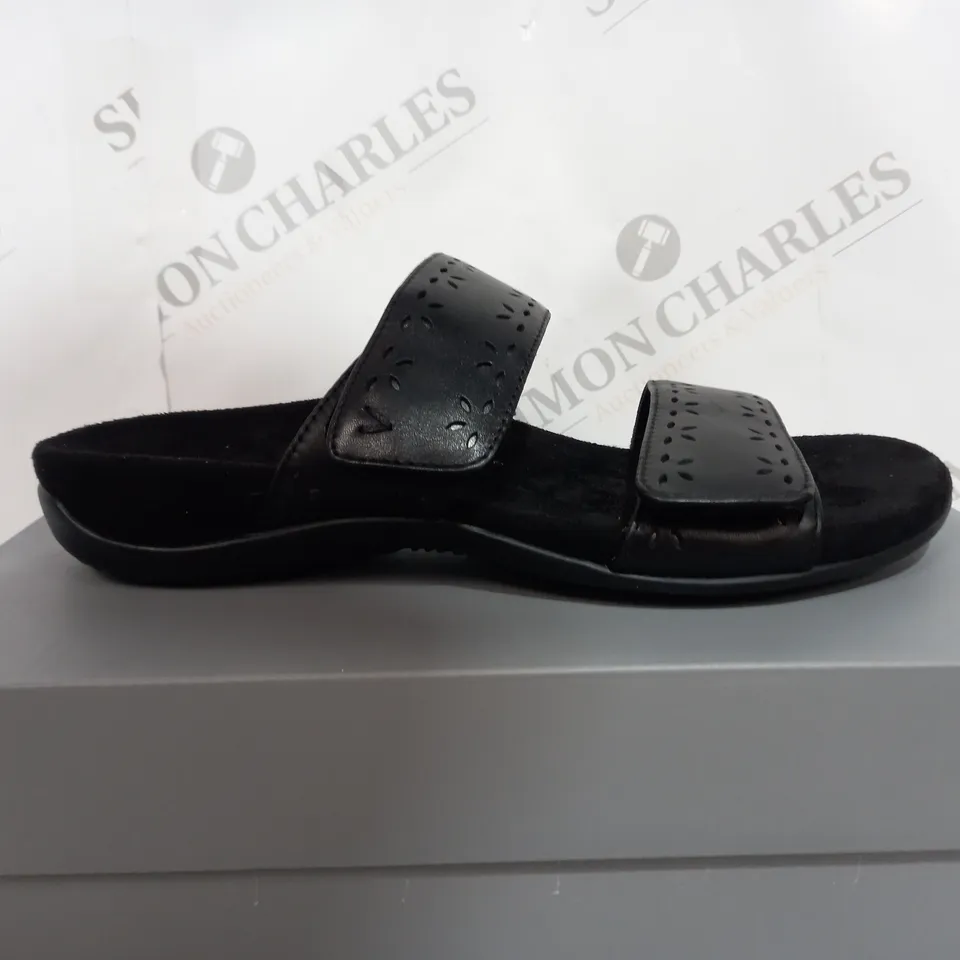 BOXED VIONIC BLACK REST SANDALS IN BLACK - WOMENS 6