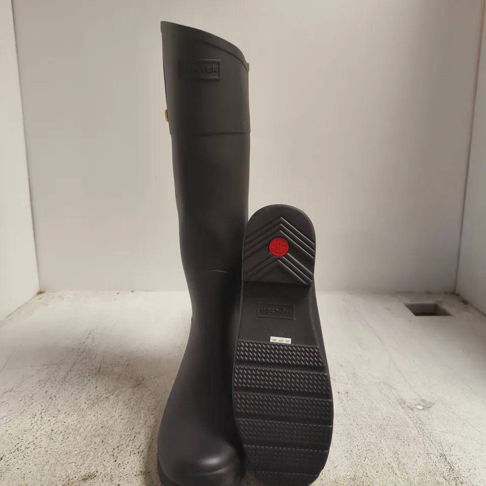 UK 6 HUNTER TALL RAIN BOOT – BLACK