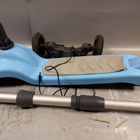 UNBRANDED CHILDRENS ELECTRIC SCOOTER IN BLUE