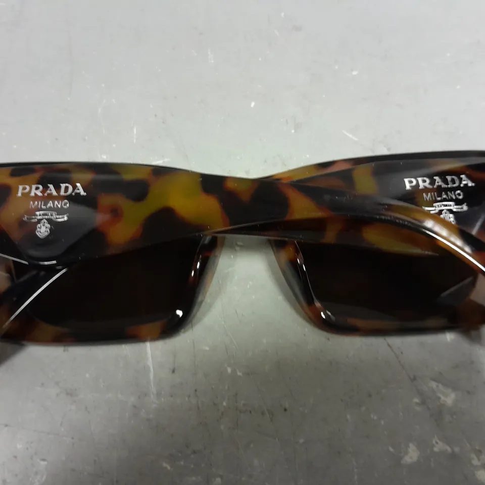 PRADA TORTOISE SHELL DESIGN CAT EYE SUNGLASSES 