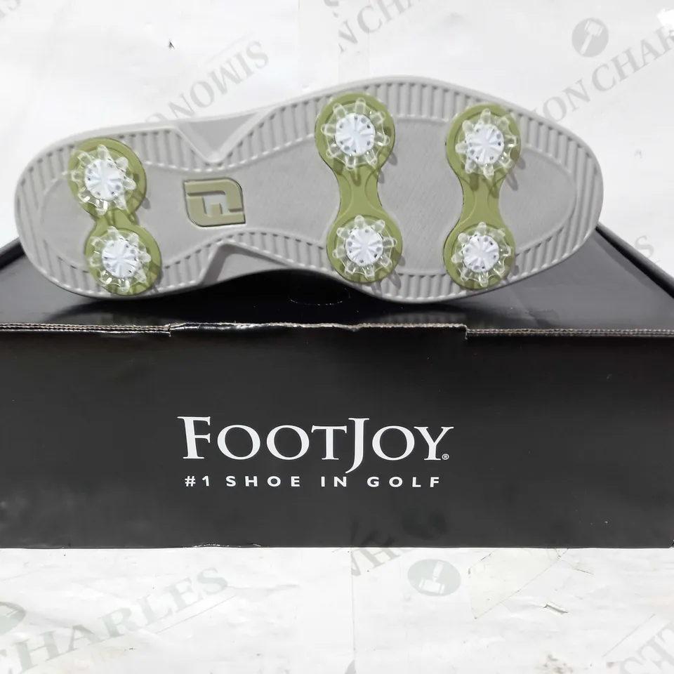 BOXED PAIR OF FOOTJOY GOLF SHOES IN WHITE UK SIZE 5
