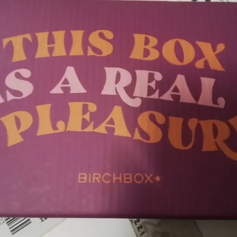 PALLET CONTAINING A LARGE QUANTITY OF EMPTY BIRCHBOX PACKAGING BOXES