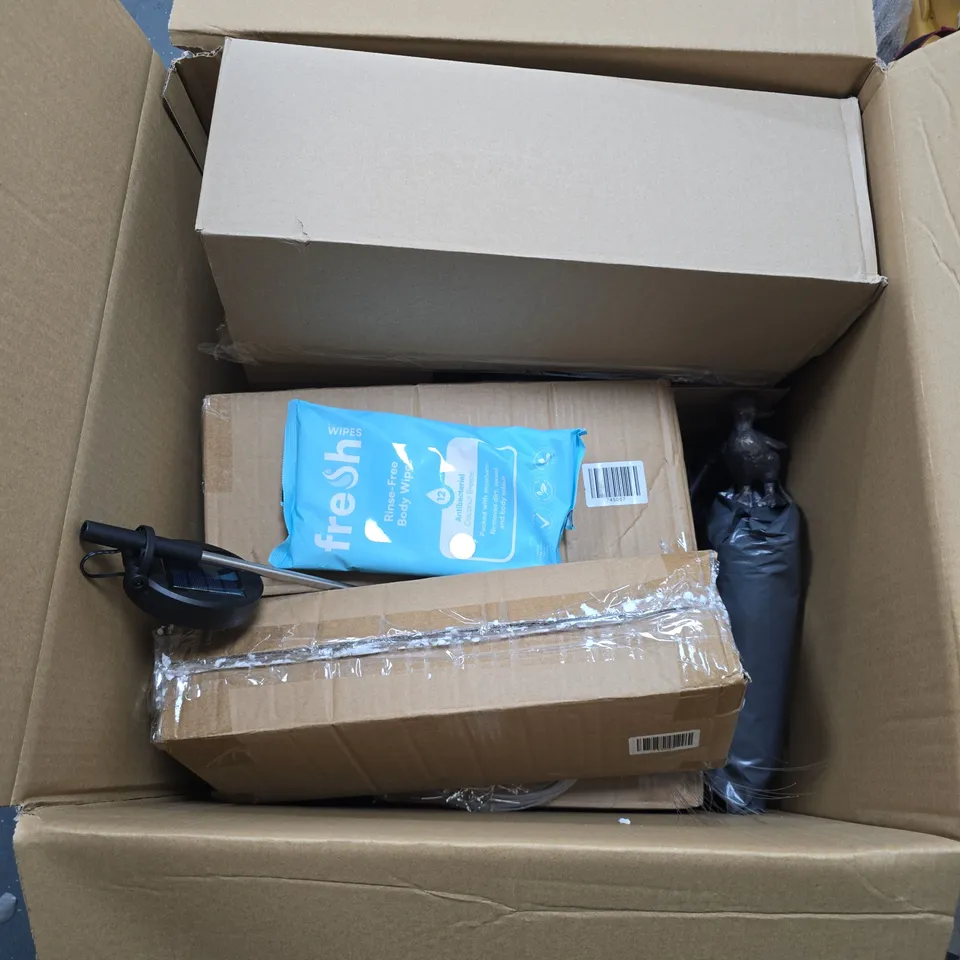 BOX OF APPROXIMATELY 10 ASSORTED ITEMS INCLUDING DUCK ORNAMENT AND FRESH ANTIBACTERIAL WIPES