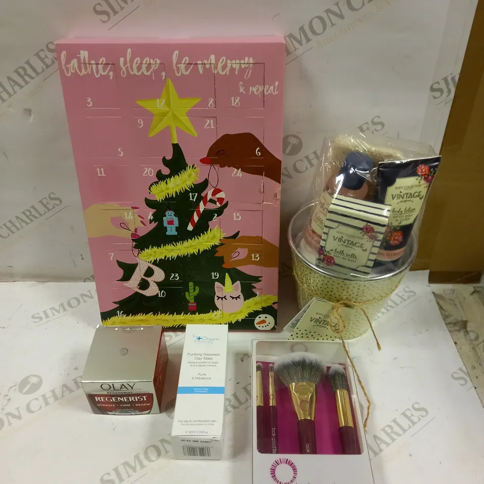 BOX OF 10 ASSORTED BEAUTY PRODUCTS & GIFT SETS TO INCLUDE BATH ADVENT CALENDAR, LUXURY BRUSH SET, OLAY REGENERIST DAY CREAM ETC