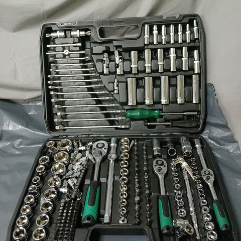 WRENCH AND SOCKET SET IN BLACK CASE