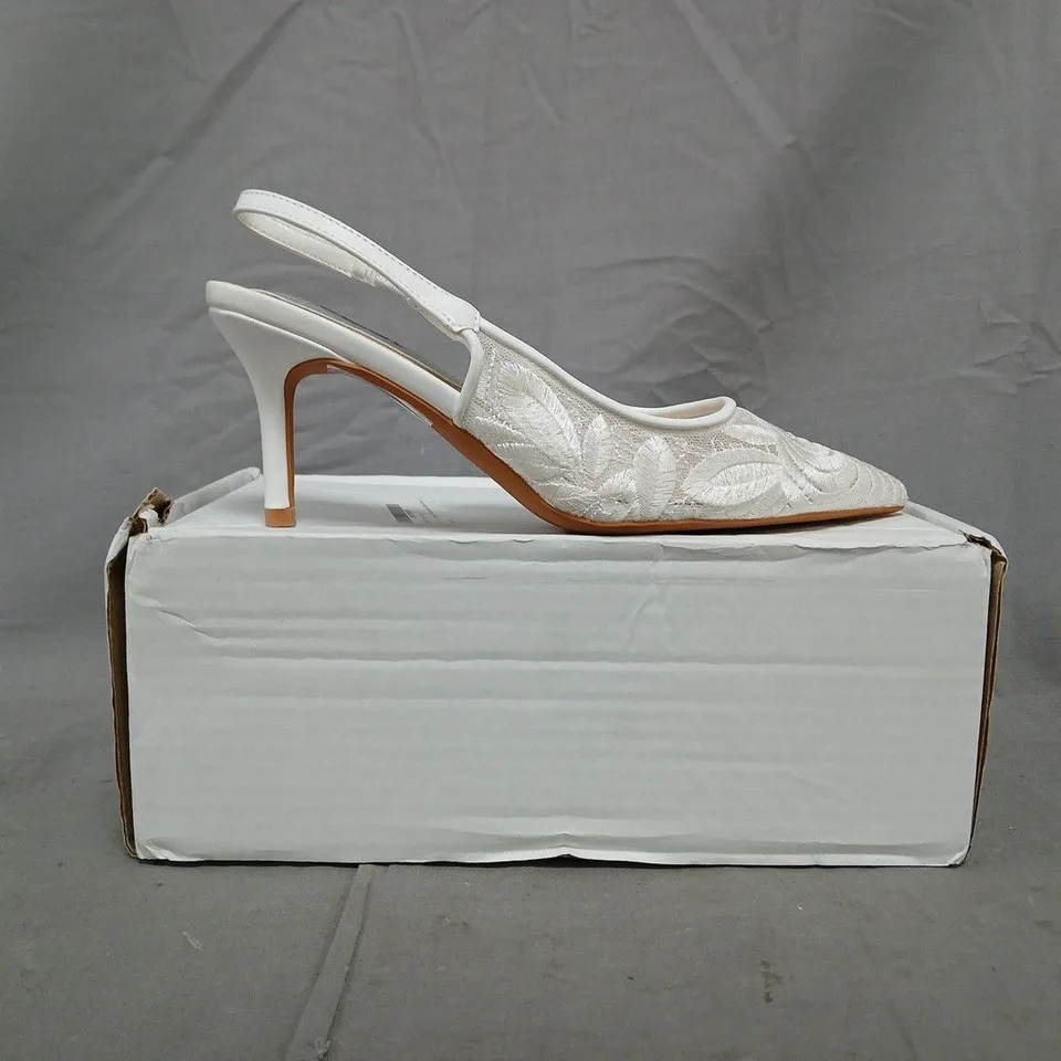 BOXED PAIR OF COAST POINTED TOE LACE SLINGBACK HEELS IN WHITE SIZE EU 36