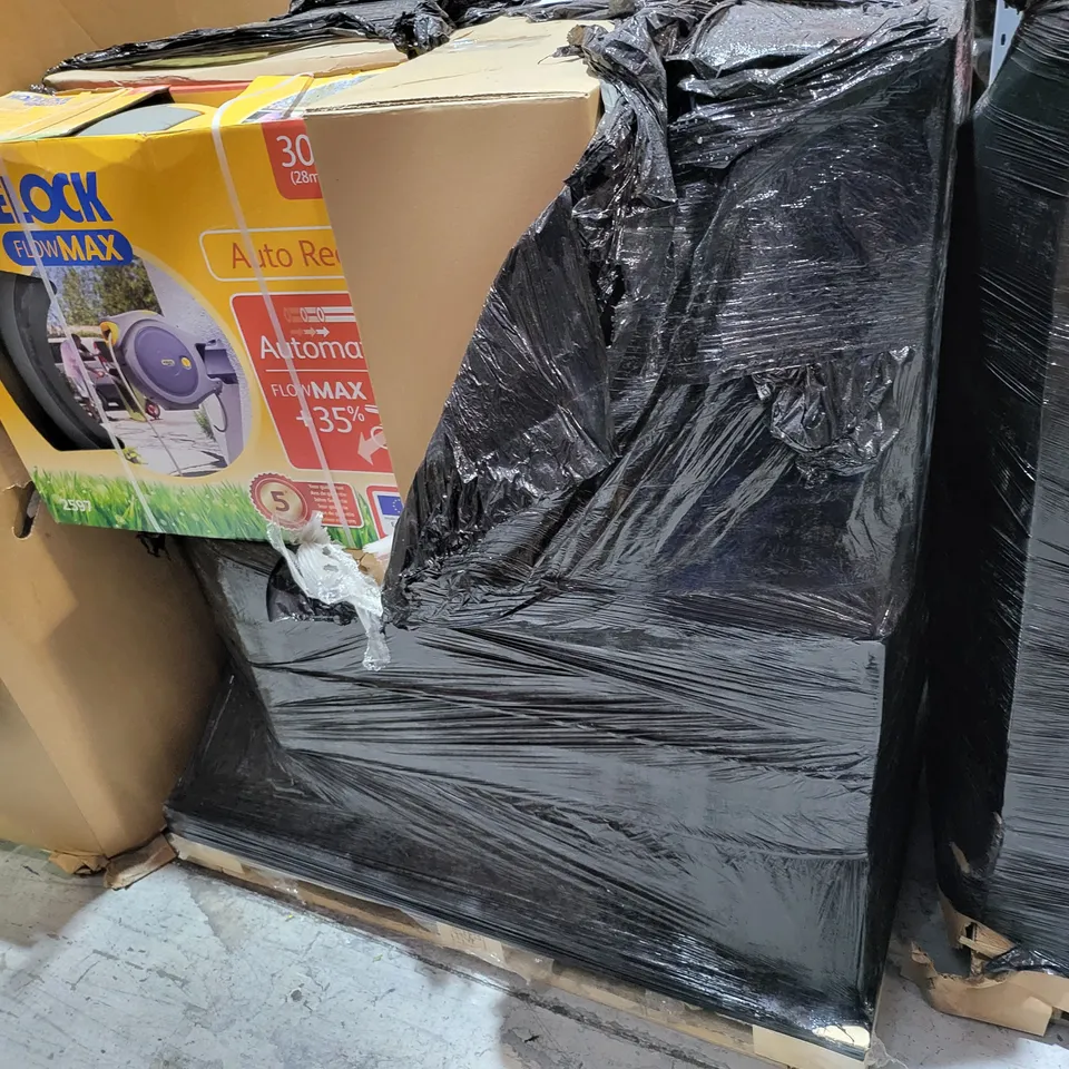 PALLET OF APPROXIMATELY 10 HOZELOCK FLOW MAX AUTO REEL 30M HOSE BOX WITH HOSE
