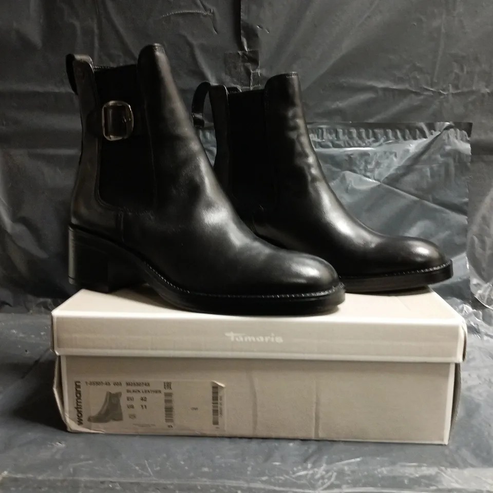 BOXED PAIR OF TAMARIS ANKLE BOOTS IN BLACK SIZE EU 42