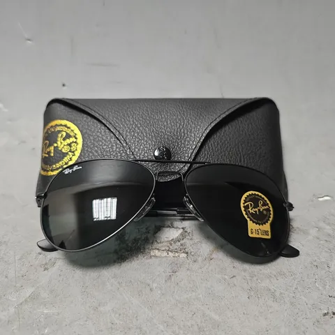 RAY BAN AVIATOR SUNGLASSES IN BLACK