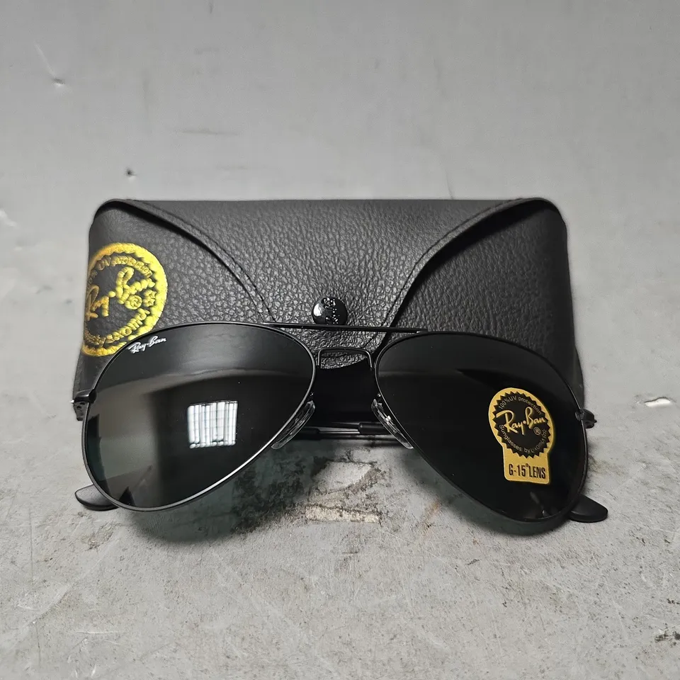 RAY BAN AVIATOR SUNGLASSES IN BLACK