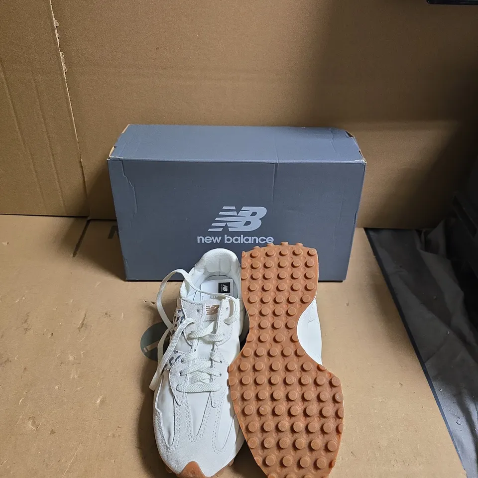 NEW BALANCE TRAINERS – WHITE/GREY WITH GUM SOLE - UK SIZE 4