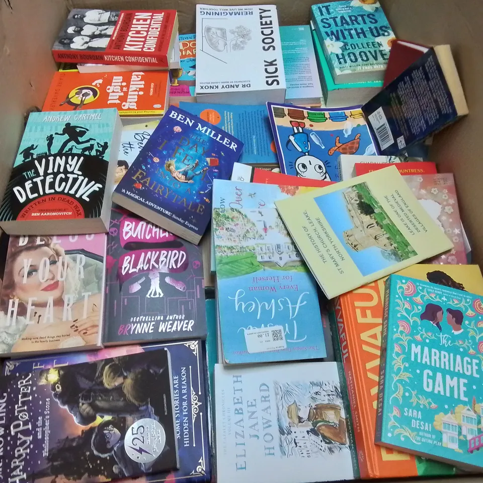 LARGE QUANTITY OF ASSORTED BOOKS TO INCLUDE WORLD OF POLAR BEAR, THE RISEN SHARD AND A YEAR IN THE COUNTRY  - COLLECTION ONLY