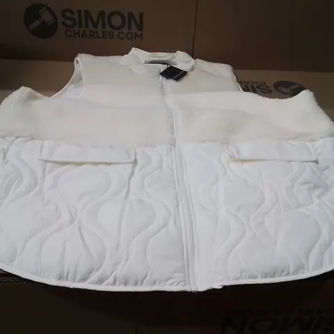 BOXED BRAND NEW APPROXIMATELY 7 JD WILLIAMS BORG FLEECE GILET SIZE 24
