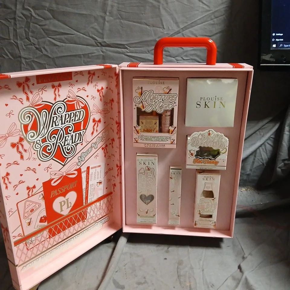 PLOUISE SKIN WRAPPED WITH LOVE SKINCARE GIFT SET