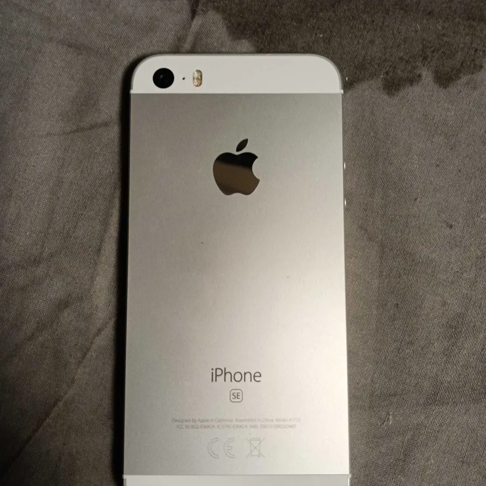 APPLE IPHONE SE (1ST GENERATION) – SILVER
