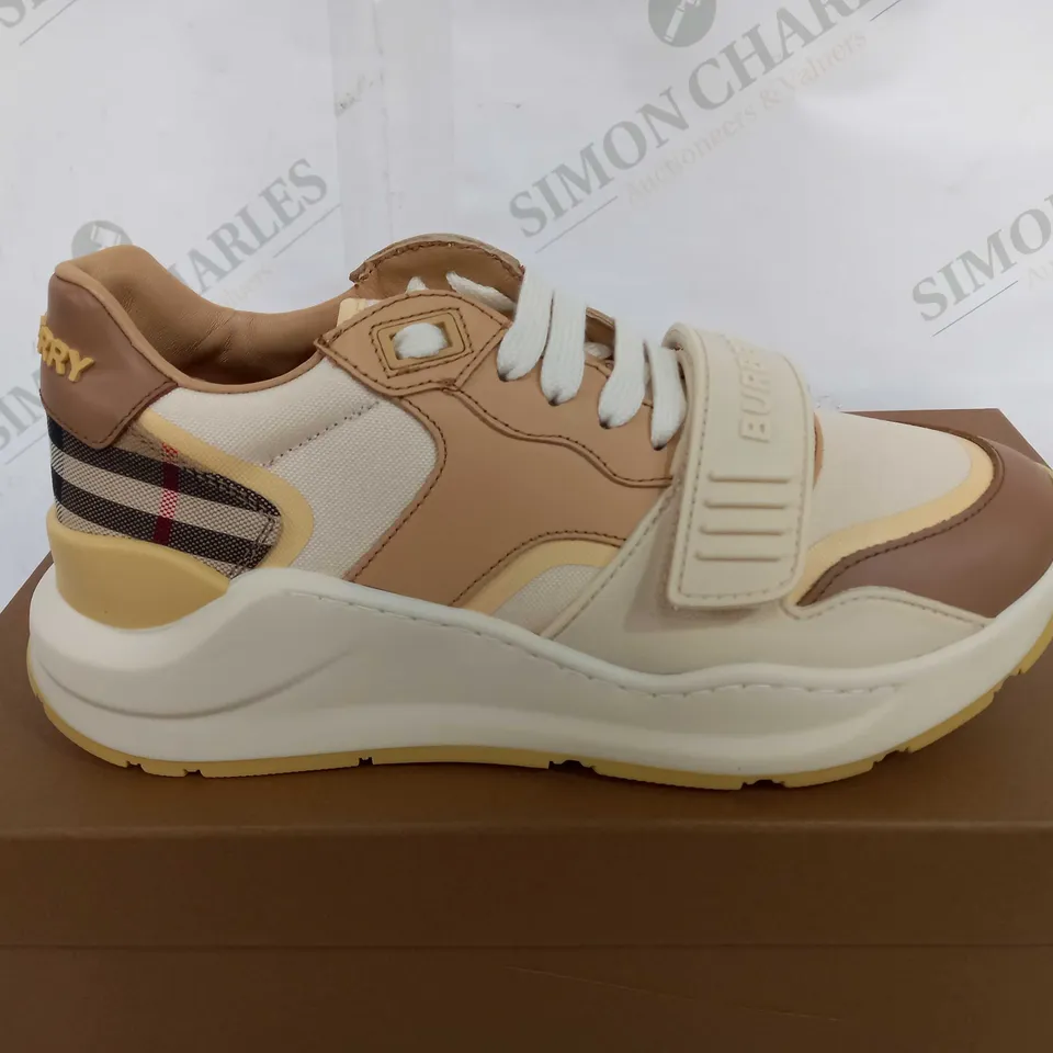 BOXED PAIR OF BURBERRY LONDON LOW TOP SNEAKERS IN VANILLA/CHECK - UK 4
