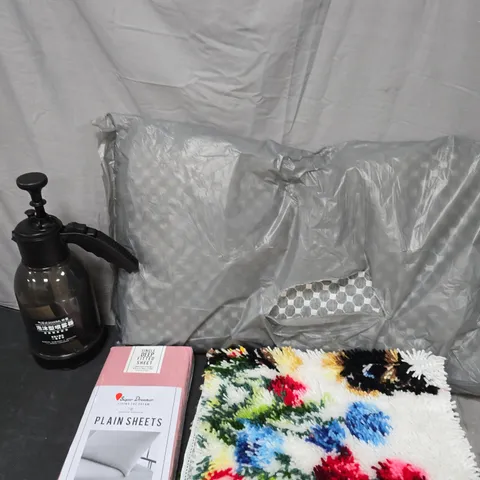 BOX OF APPROXIMATELY 15 ASSORTED HOUSEHOLD ITEMS TO INCLUDE PILLOWS, SMALL RUG AND SINGLE SHEET