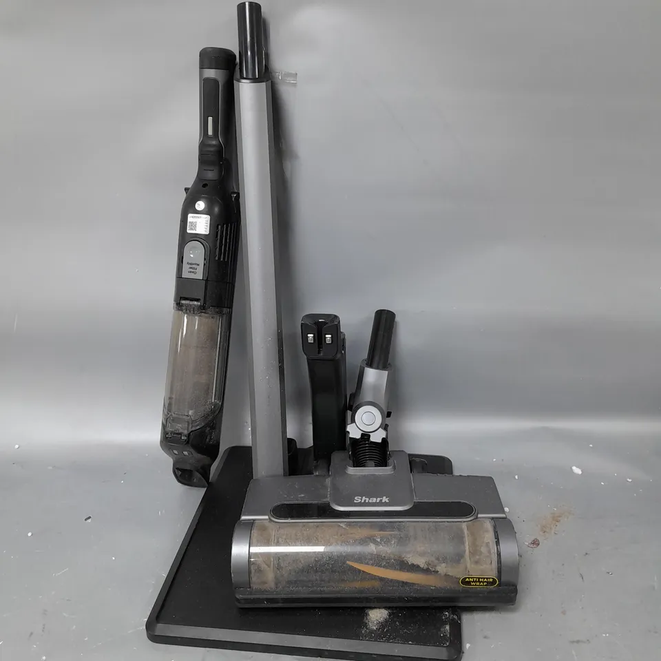 SHARK CORDED DUOCLEAN VACUUM CLEANER 