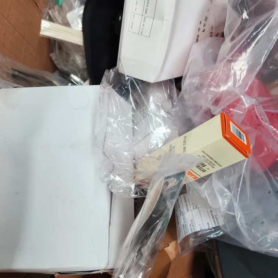 APPROXIMATELY 20 ASSORTED HOUSEHOLD PRODUCTS TO INCLUDE AFTERSHAVE BALM, LEGGINGS, PUSH UP BRA ETC 