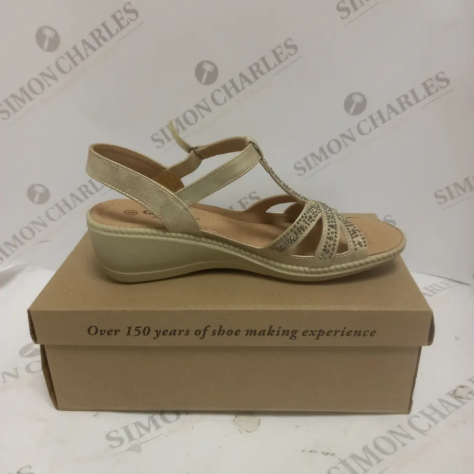 BOXED PAIR OF CUSHION WALK DIAMANTE TRIM SANDALS IN CHAMPAGNE - SIZE 5
