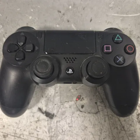 SONY PLAYTSTATION 4 WIRELESS CONTROLLER IN BLACK