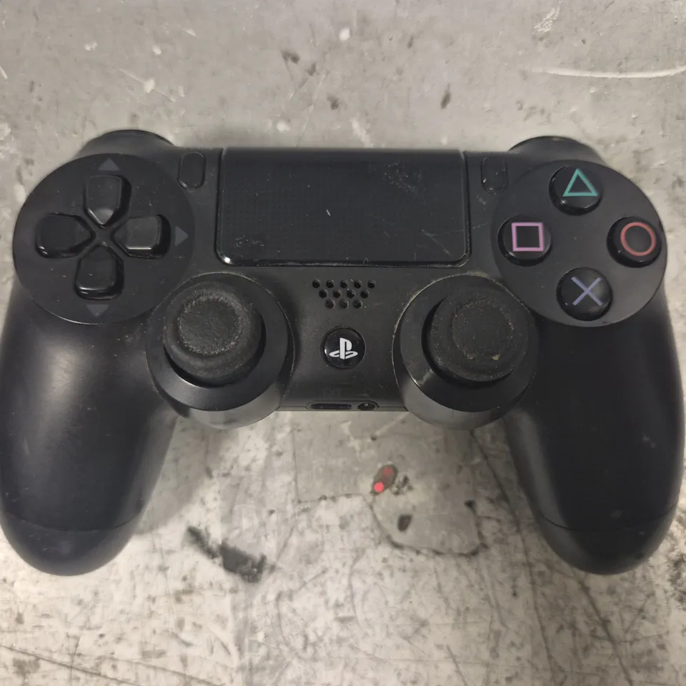 SONY PLAYTSTATION 4 WIRELESS CONTROLLER IN BLACK