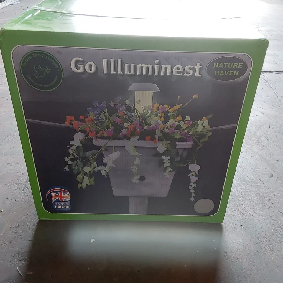 BOXED ILLUMINEST 3-IN-1 BIRD BOX, PLANTER, AND SOLAR GARDEN LIGHT
