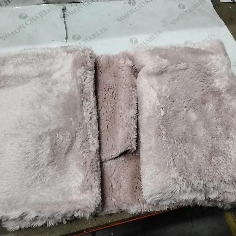 BOXED ADONIAH MACHINE WOMEN / POWER LOOMED PINK RUG - 3 x 5'