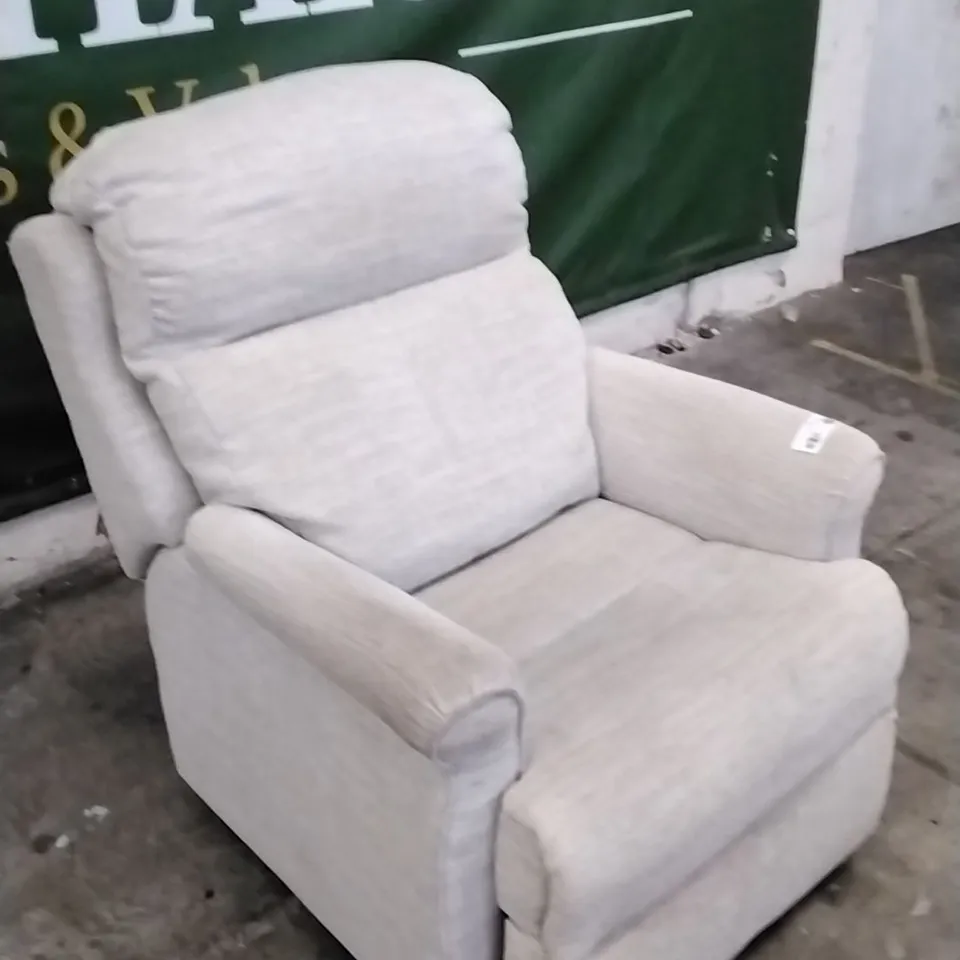 QUALITY BRITISH DESIGNED & MANUFACTURED G PLAN NEWBURY DUAL ELEVATE ARMCHAIR CHEVRON DOVE FABRIC