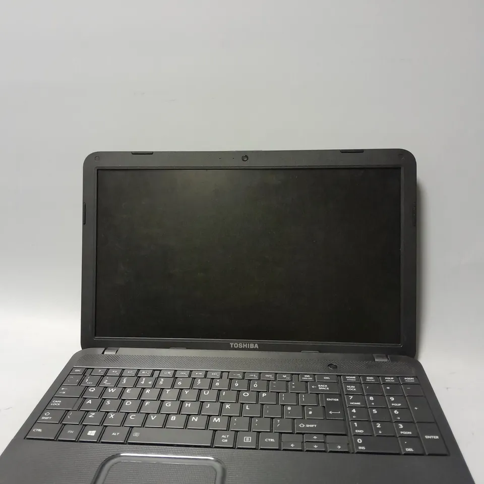 TOSHIBA SATELLITE C850-1MC	15 INCH PENTIUM B960 2.20GHZ