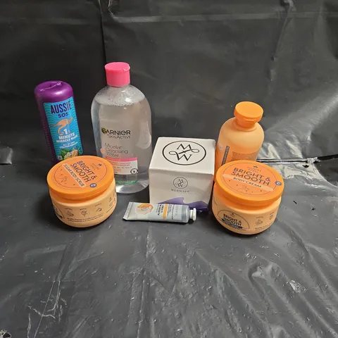 APPROXIMATEY 20 ASSORTED HEALTH AND BEAUTY PRODUCTS TO INCLUDE - NATURE SPELL BRIGHT & SMOOTH BODY CREAM - GARNIER MICELLAR CLEANSING WATER - AUSSIE 1 MINUTE MIRACLE MASK - ETC