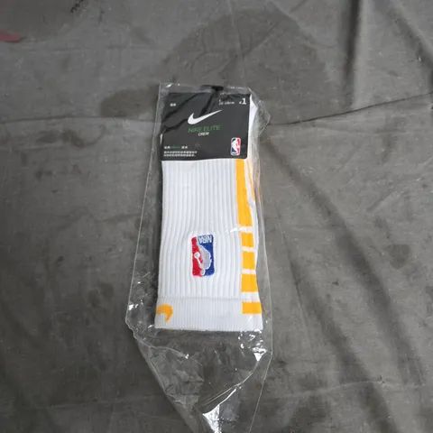 NIKE ELITE CREW SOCKS – WHITE WITH ORANGE ACCENTS, SIZE 26-28 CM (1 PAIR) IN PACKAGING