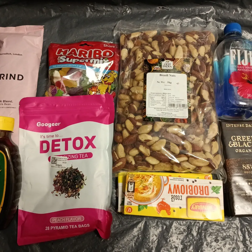 LOT OF APPROXIMATELY 15 ASSORTED FOOD ITEMS TO INXLUDE BRAZIL NUTS, DETOX TEA AND GREEN & BLACKS CHOCOLATE