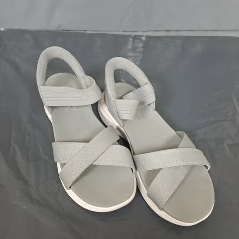 SKECHERS ULTRA FLEX 3.0 SLIP-INS SANDAL - 5.5