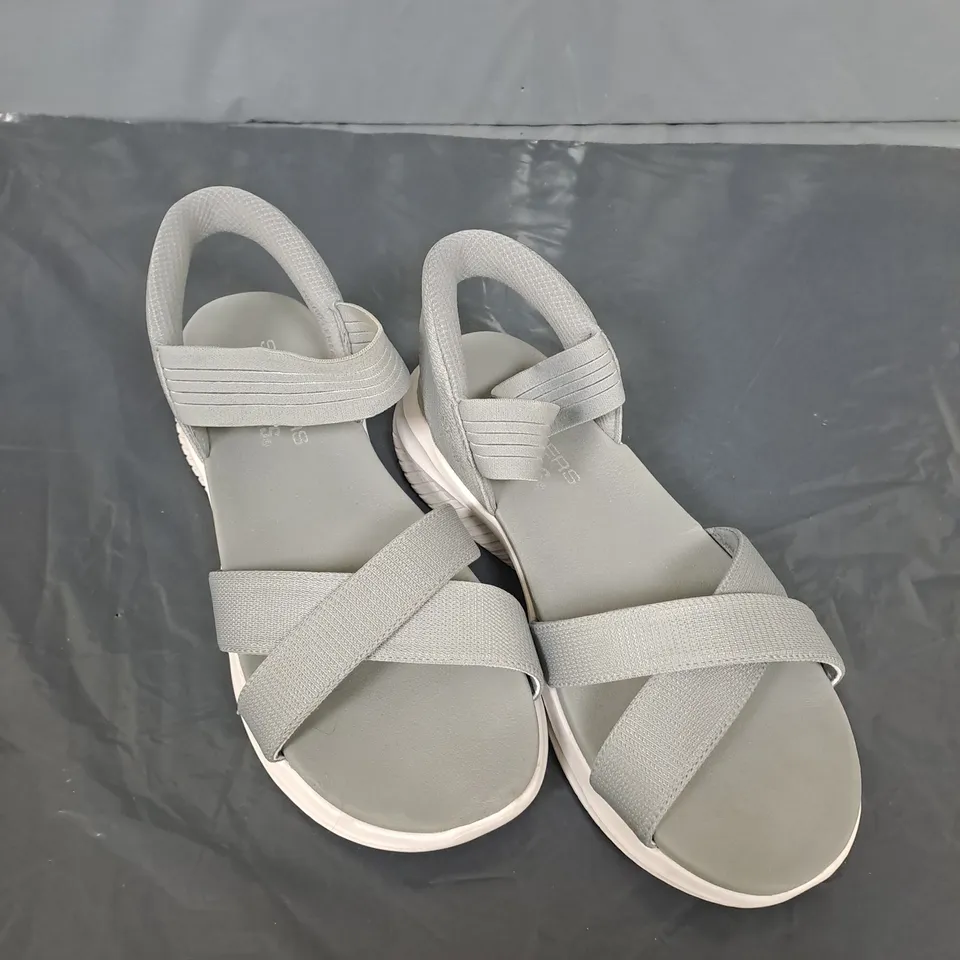 SKECHERS ULTRA FLEX 3.0 SLIP-INS SANDAL - 5.5