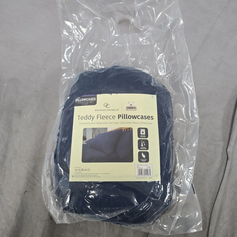 GAVENO CAVAILIA TEDDY FLEECE PILLOWCASES IN NAVY